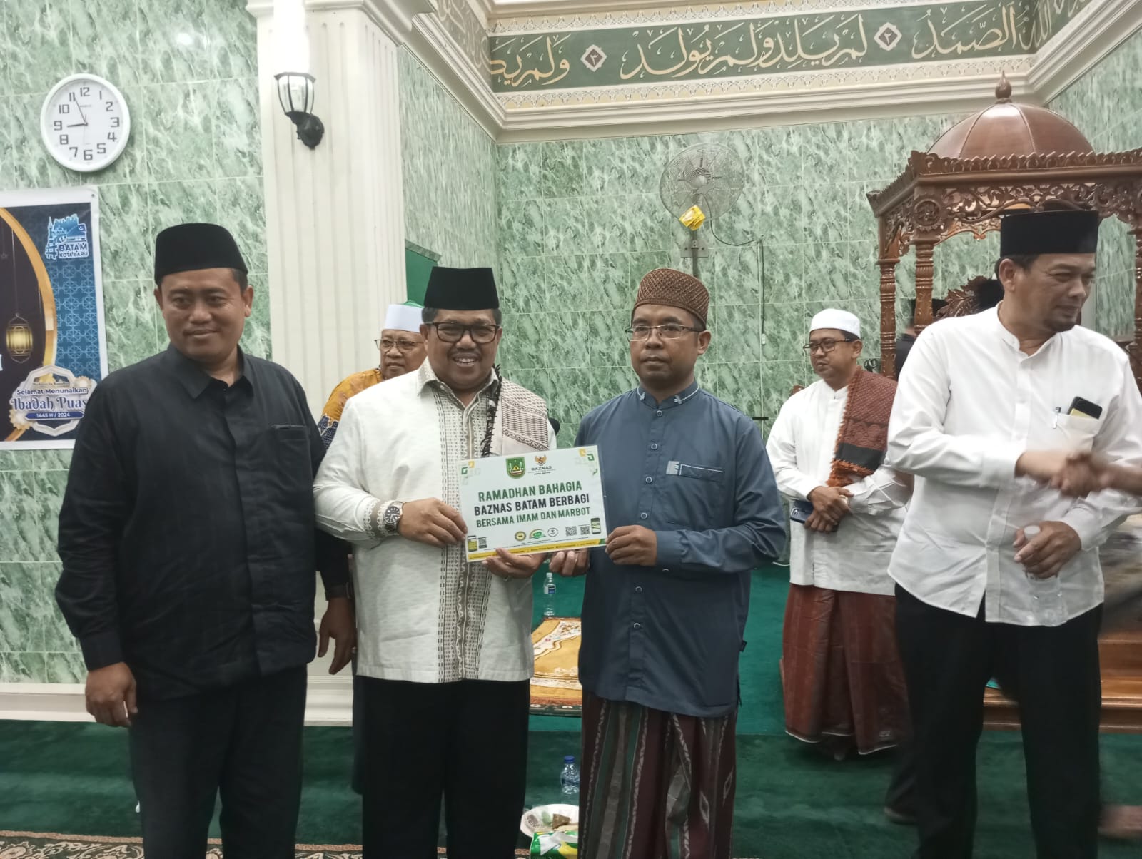 Bersama Walikota Batam, Dr. H. Zulkarnain Lanjutkan Safari Ramadhan di Masjid Nurul Jama'ah Tanjung Sengkuang
