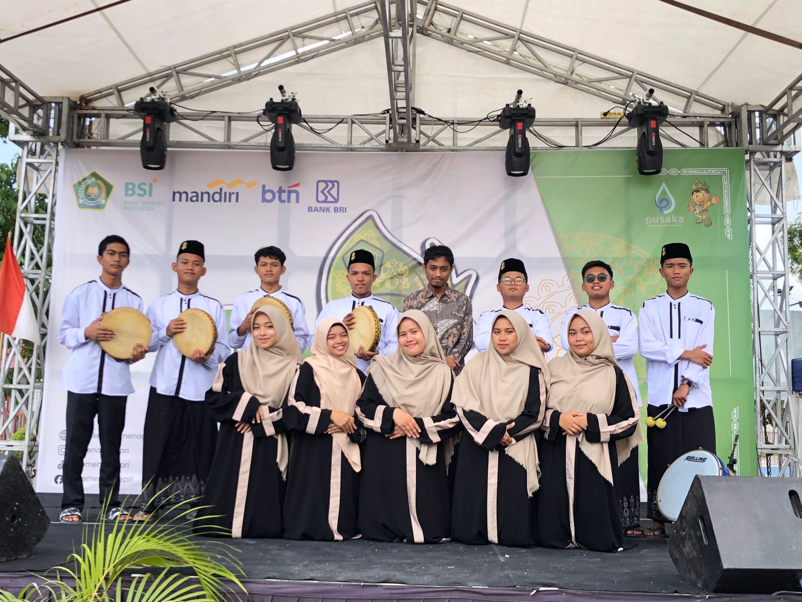 Hadroh MAN Batam Tampil Spektakuler Meriahkan Kemenag Kepri Expo Ramdhan 2024