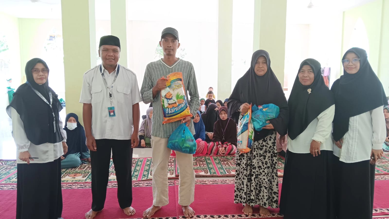 UPZ MIN 2 Batam menyalurkan paket sembako