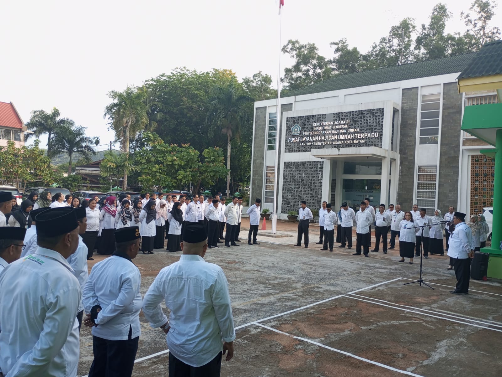 Kakankemenag Kota Batam Pimpin Apel Pagi Pasca Libur Panjang Lebaran di Lanjutkan Halal Bi Halal 