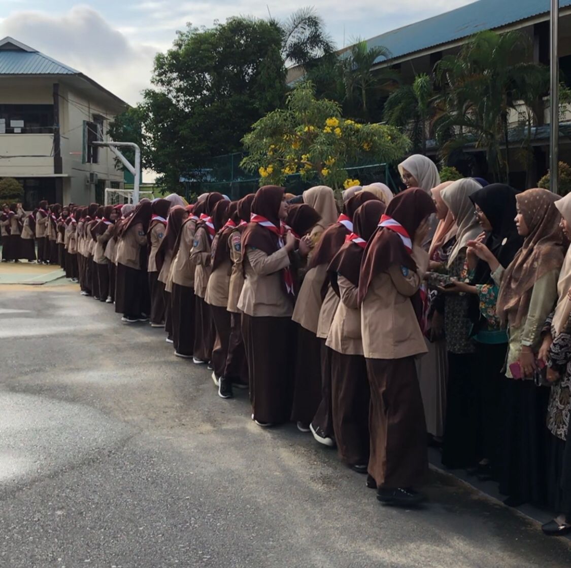Awal Masuk Pasca Lebaran MAN Batam Laksanakan Halal Bihalal