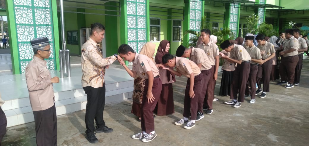 Kembali Ke Madrasah, Siswa ikuti Apel Pagi dan Halalbihalal