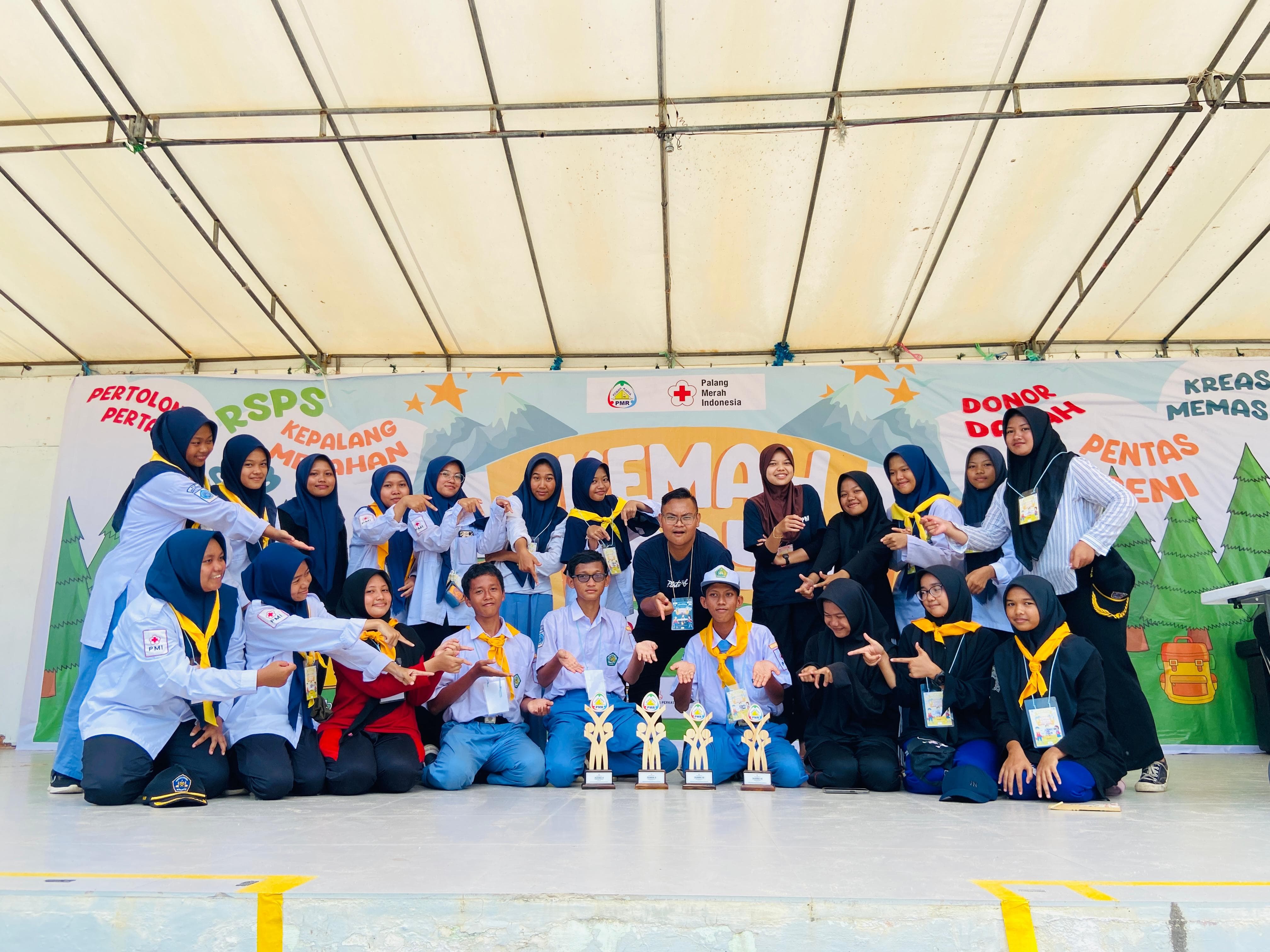 PMR Wiramansa MAN Batam Sukses Borong Piala Kegiatan Kemah Karya PMI Ke-7 Tingkat Kota Batam