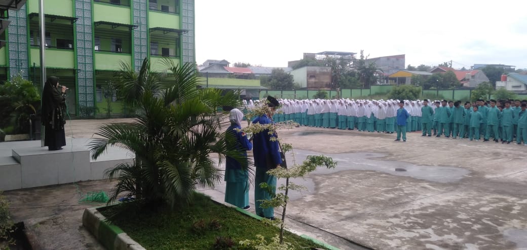 Taati tata tertib madrasah, arahan pembina OSIM Saat Apel Pagi MTs USB Filial MTsN 1 Batam