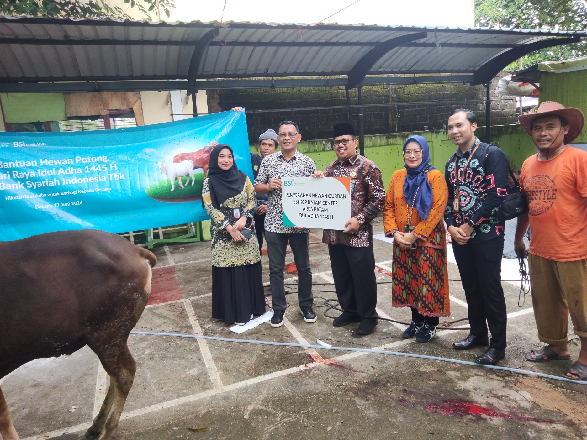 Kembali, Kankemenag Kota Batam Terima Sapi Kurban BSI KCP Batam Center Area Batam