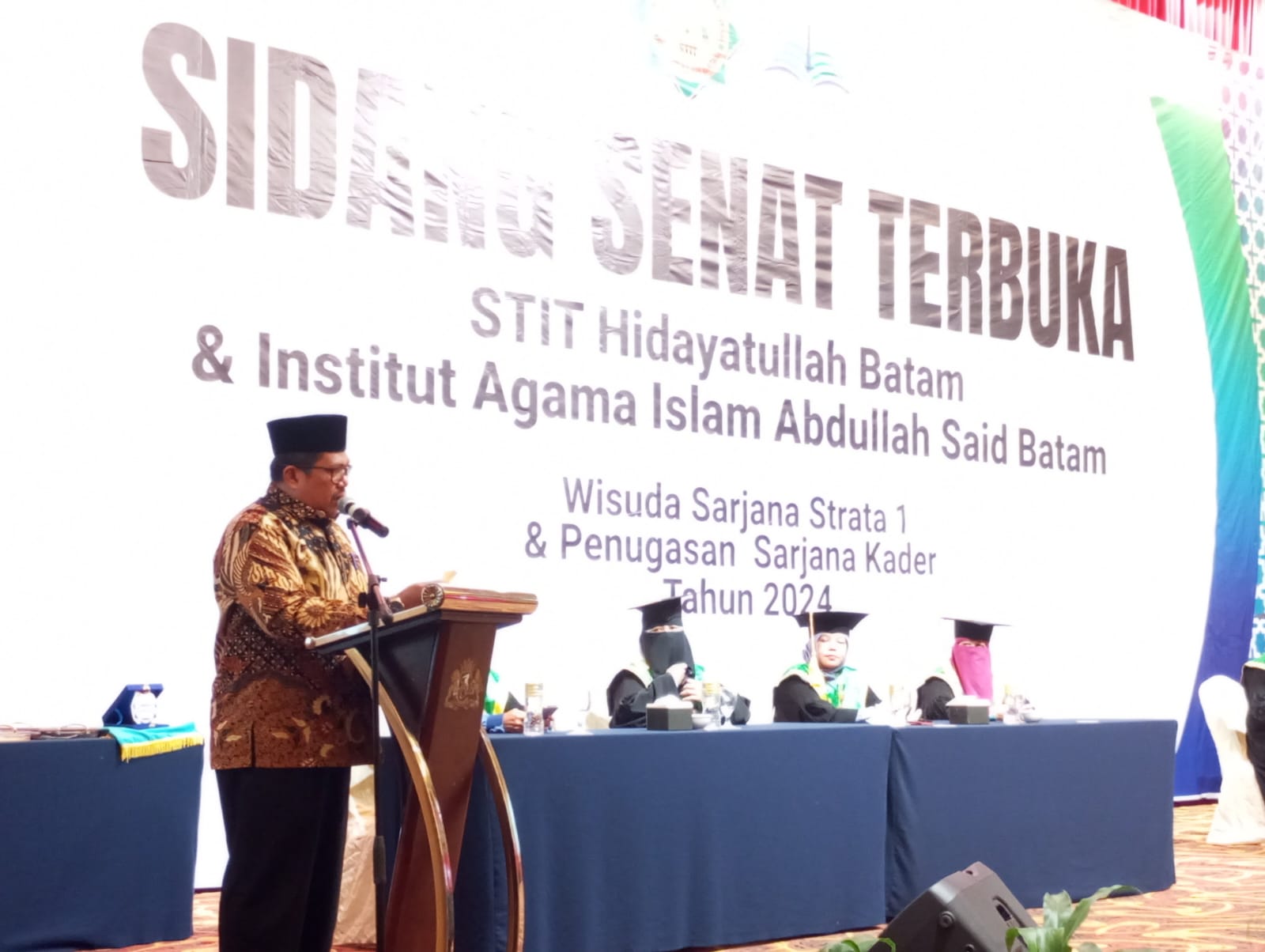 Perguruan Tinggi Hidayatullah Batam Lepas 103 Wisudawan Wisudawati
