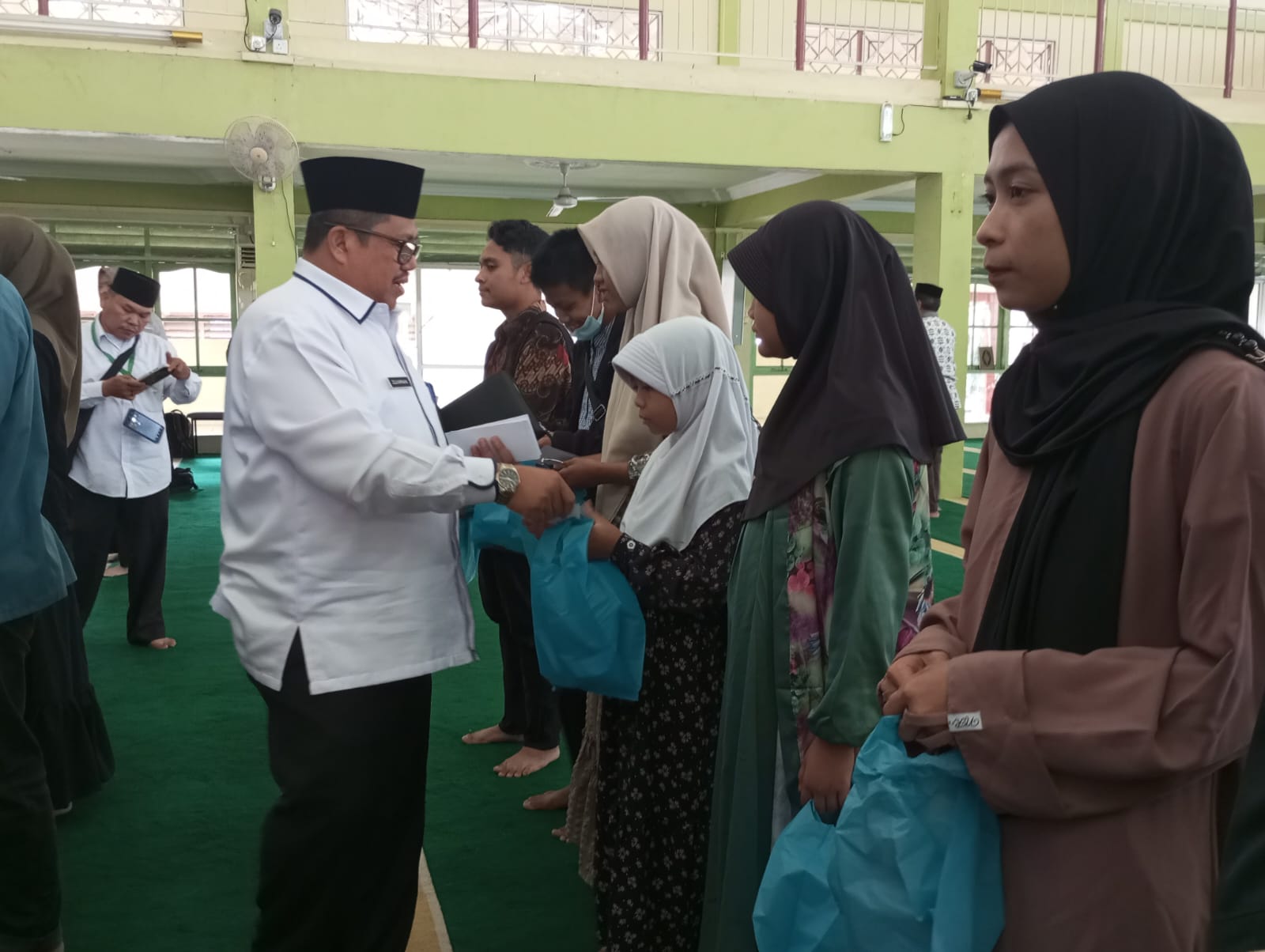 Lebaran Yatim, Kankemenag Kota Batam Santuni 20 Anak Yatim