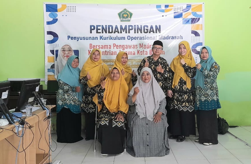 Pengawas Madrasah Kankemenag Kota Batam Lakukan Pendampingan Penyusunan Kurikulum Operasional