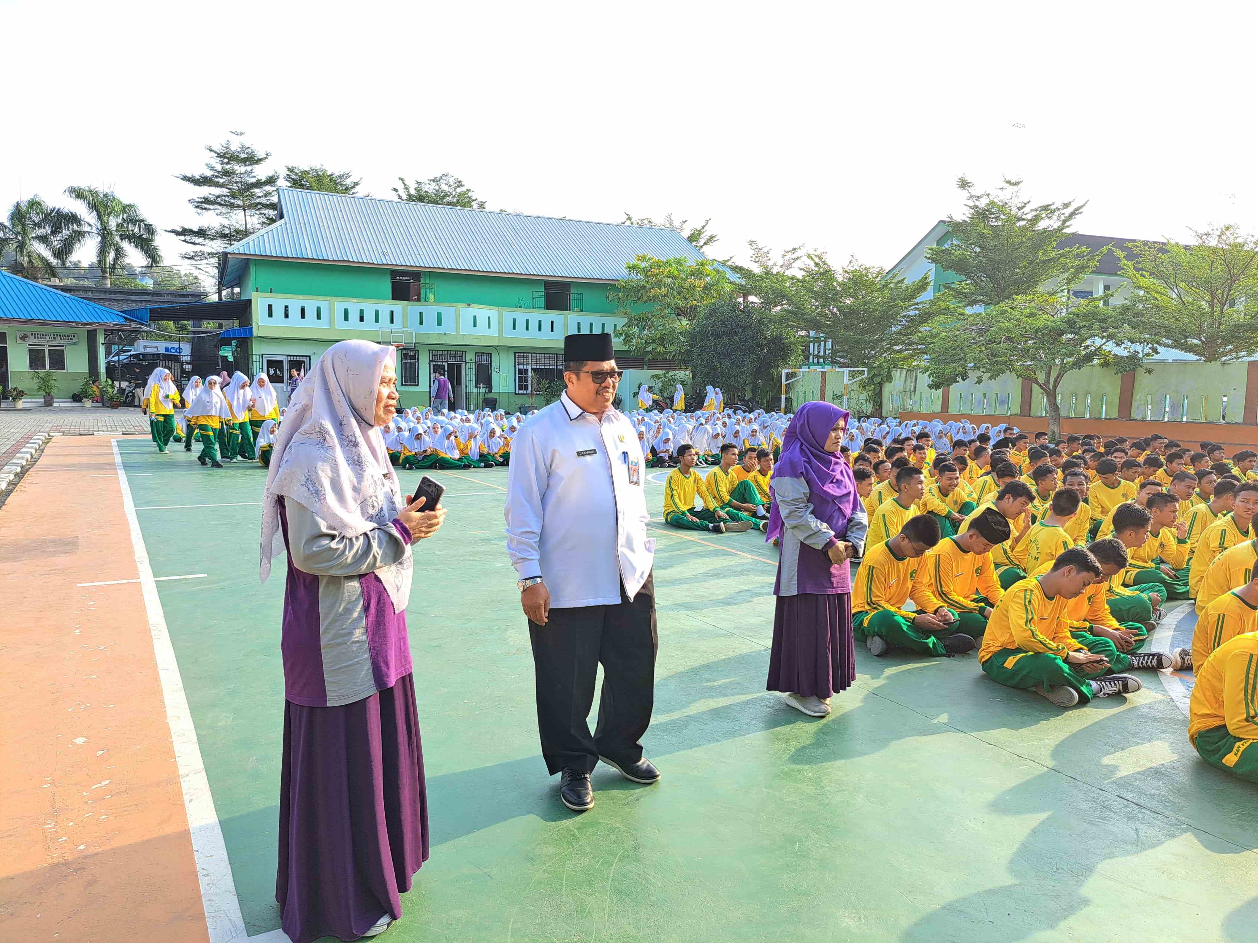 Kepala Kantor Kementerian Agama Kota Batam mengunjungi MA USB Filial MAN Batam