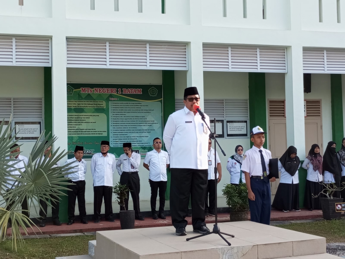 Pembina Apel di MTsN 1 Batam, Zulkarnain : Bangun Karakter Diri Dengan Keimanan