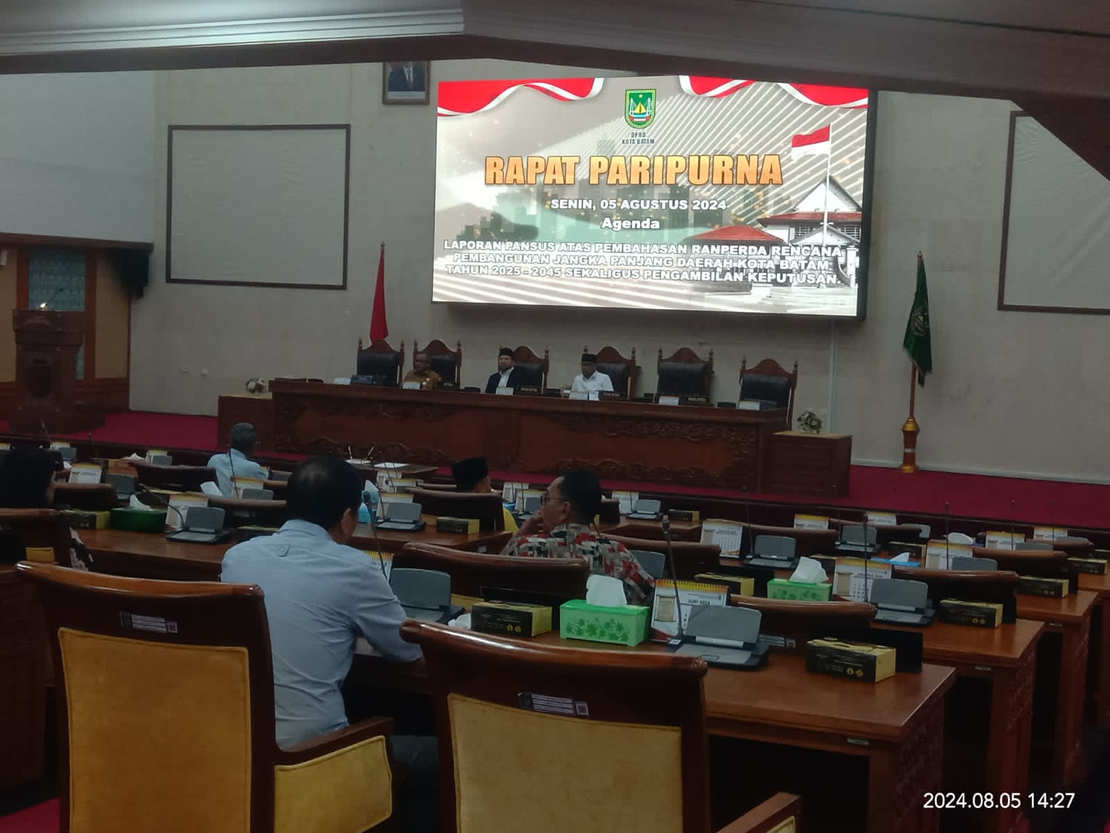 Penyuluh Agama Islam KUA Sekupang, Bima Sakti, Hadiri Rapat Paripurna DPRD Kota Batam