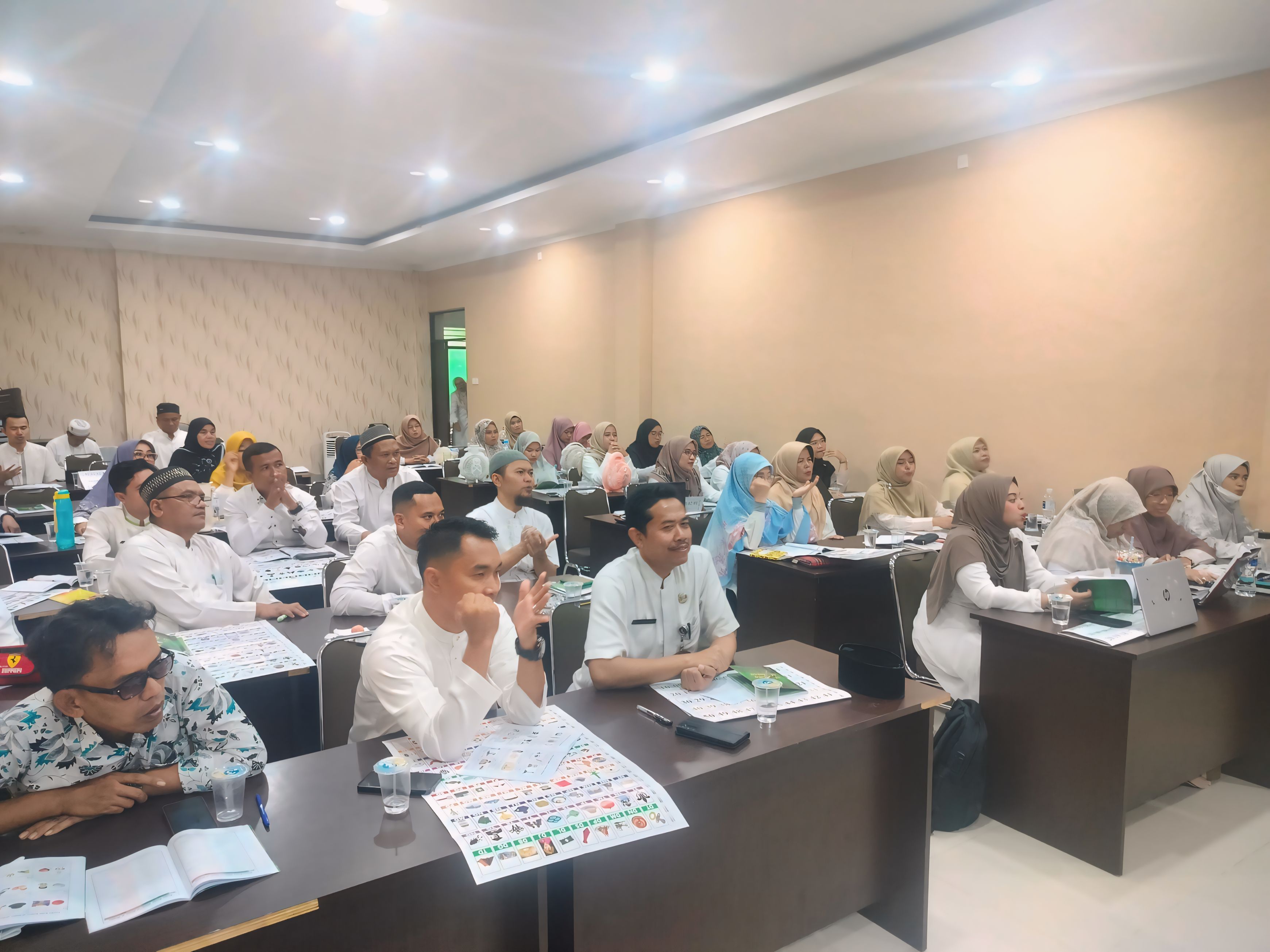 MTs N 1 Batam Menyelenggarakan Pelatihan Metode Hanifida (Cara Belajar Cepat Abad 21)