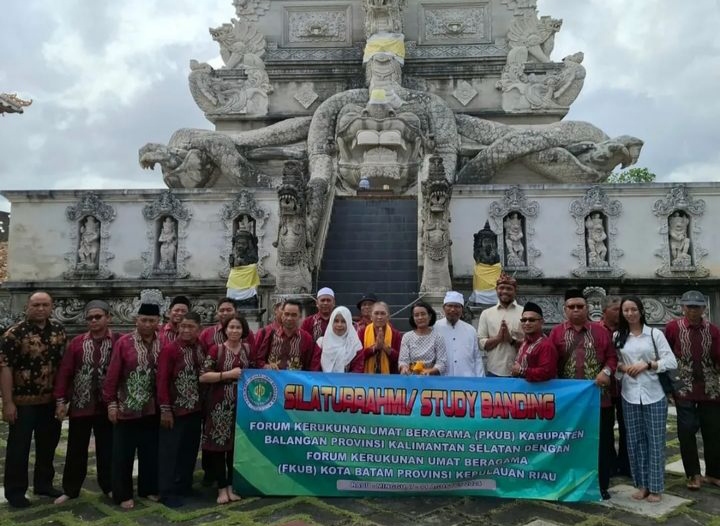 FKUB Kabupaten Balangan Kalimantan Selatan Kunjungi Pura Agung Amerta Bhuana