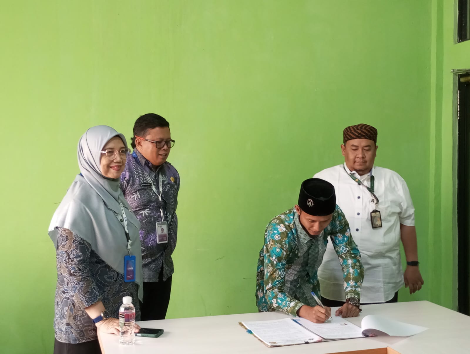 KemenPUPR Serahkan Dokumen Hibah dan Berita Acara Serah Terima BMN Kepada Lembaga Pendidikan Keagamaan