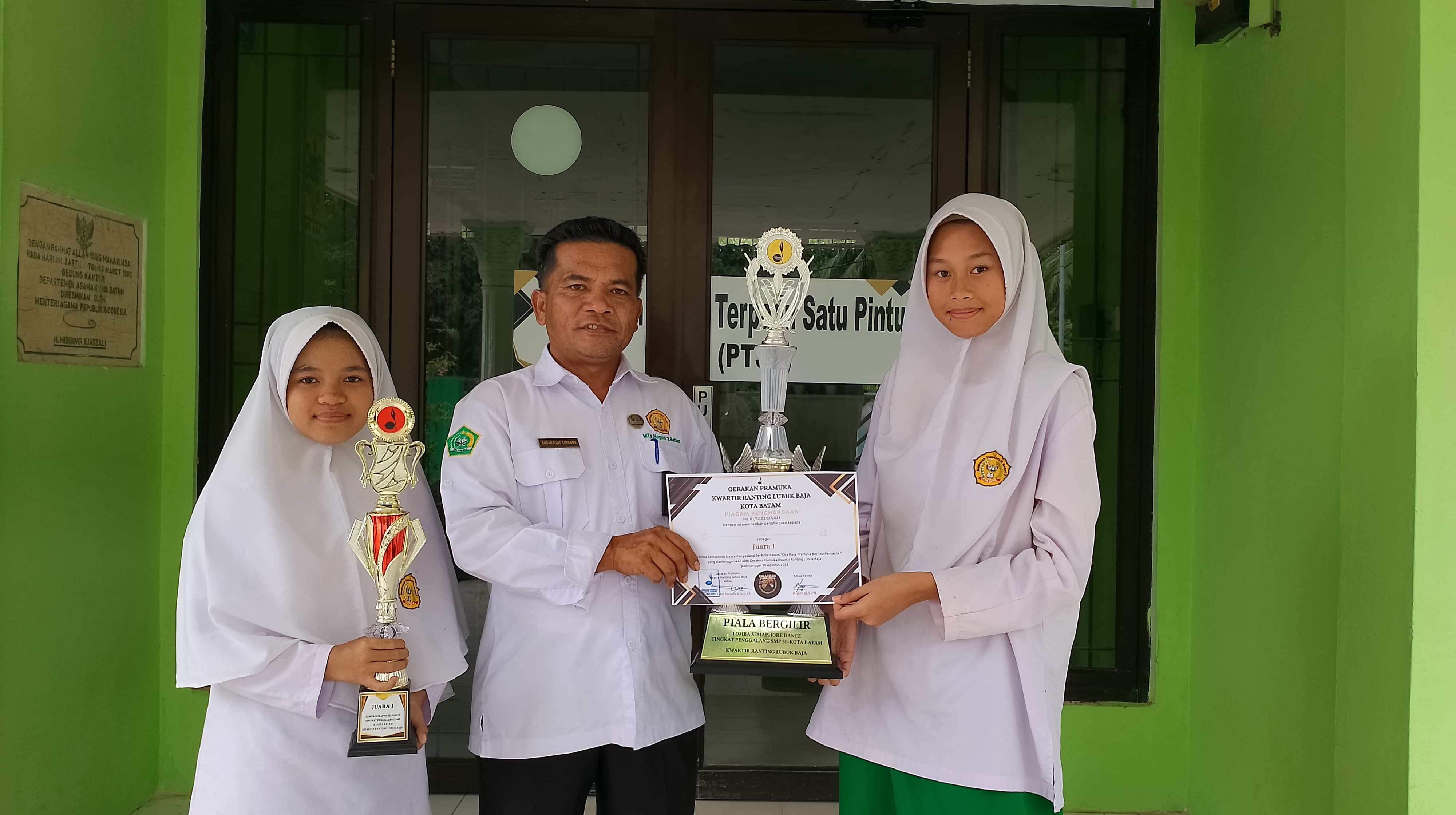 Piala Bergilir Simaphore Dance di MTsN 2 Batam