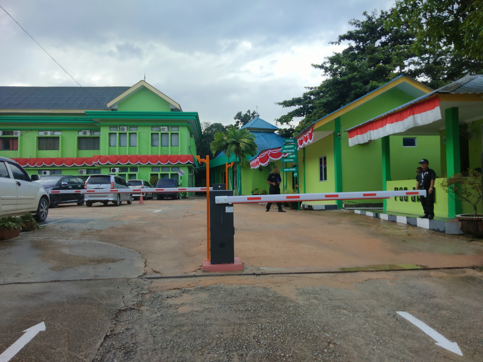 Peduli Keamanan dan Kenyamanan, Kemenag Kota Batam Pasang Portal Gerbang Utama