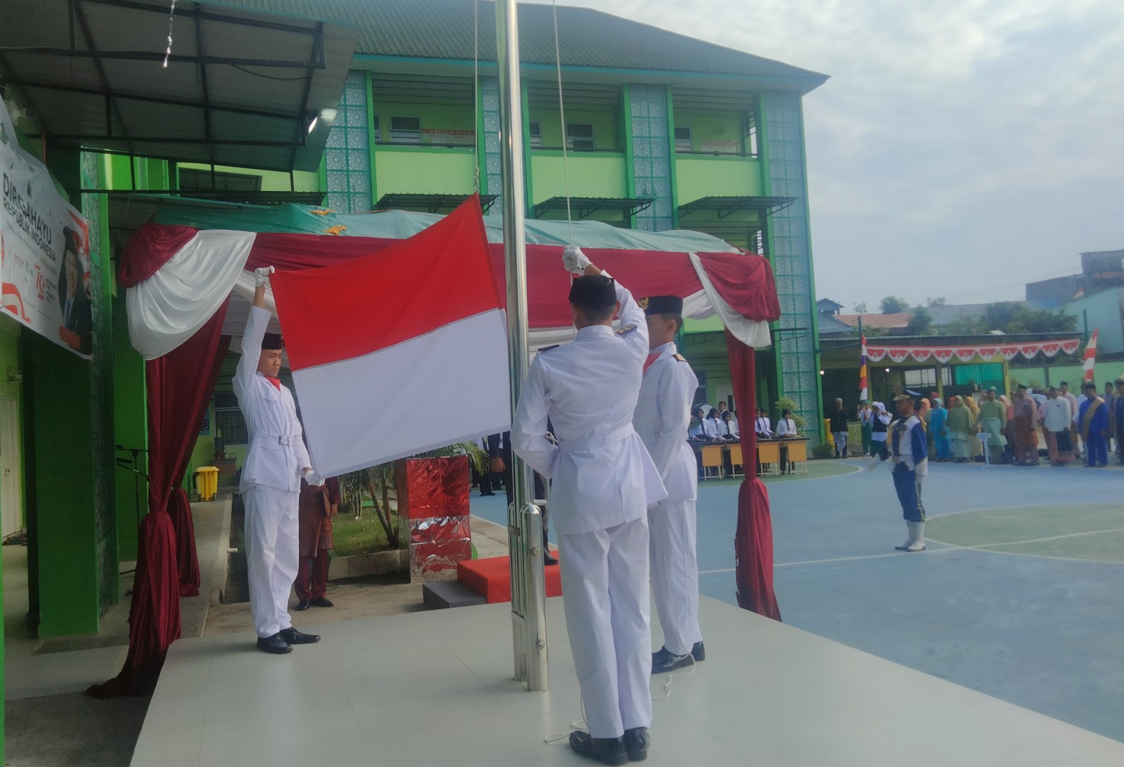 Paskibra MTs USB Filial MTsN 1 Batam Tampil Sukses Pada HUT RI Ke 79
