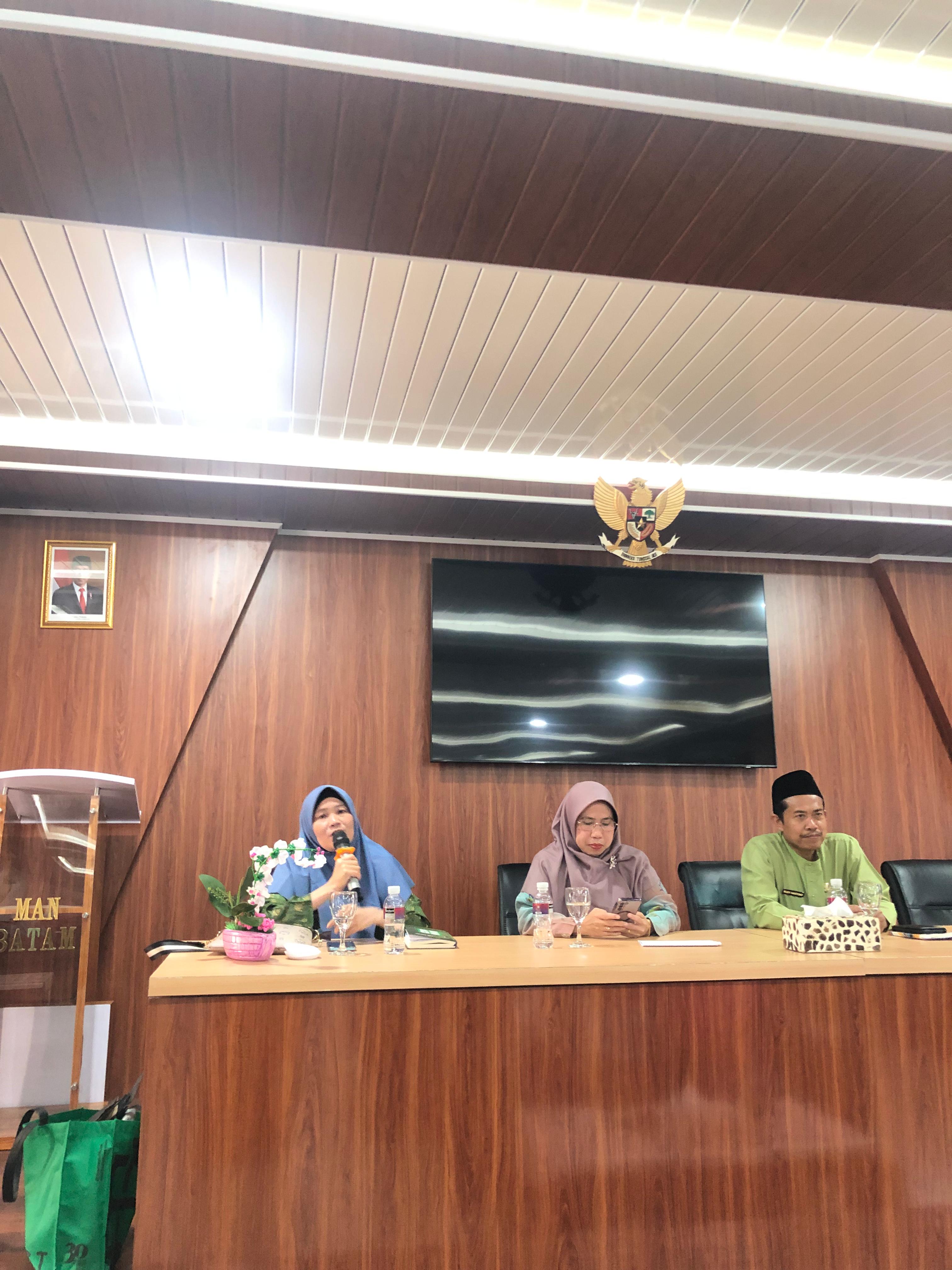 Momen Haru Warnai Perpisahan Alih Tugas Ibu Lismawaty