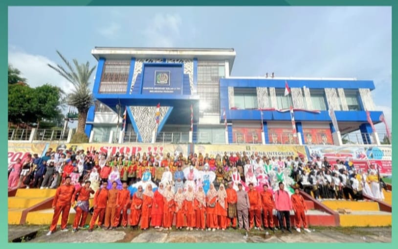 Antusias Siswa-Siswi MTsN 2 Batam Meriahkan Pawai HUT ke 79 RI