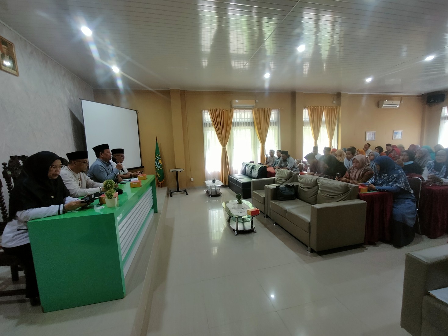 Penguatan Moderasi Beragama dan Penyerahan Bantuan Insentif Ustadz LPQ/MDT dan Ponpes/PKPPS.