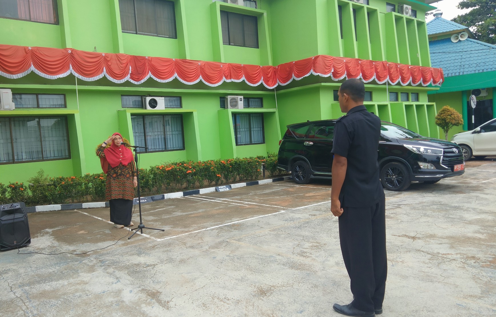 Apel Pagi, Kasi Pakis Ajak Pegawai Beri Layanan Terbaik