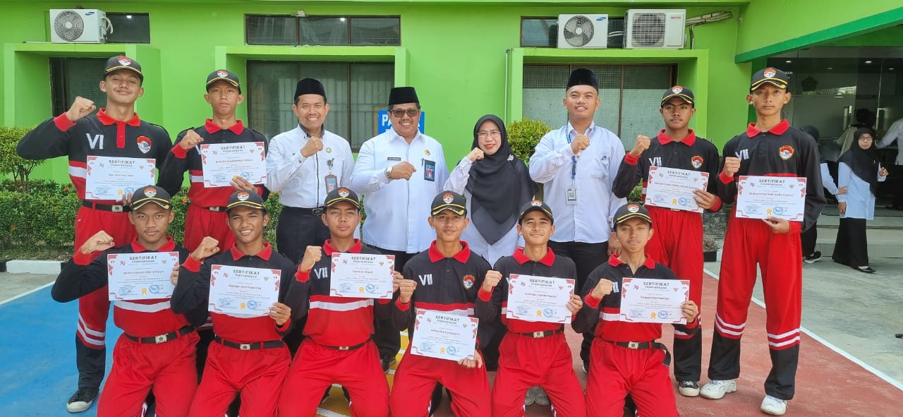 MAN Batam Raih Juara 1 Yel-Yel Pelayanan Publik HUT RI Ke-79