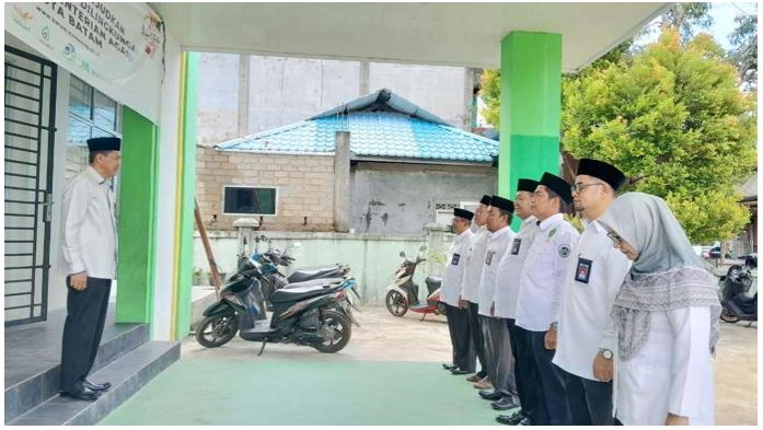 Pimpin Apel Pagi di KUA Bengkong, Alikek : Disiplin Waktu dan Pelayanan Prima