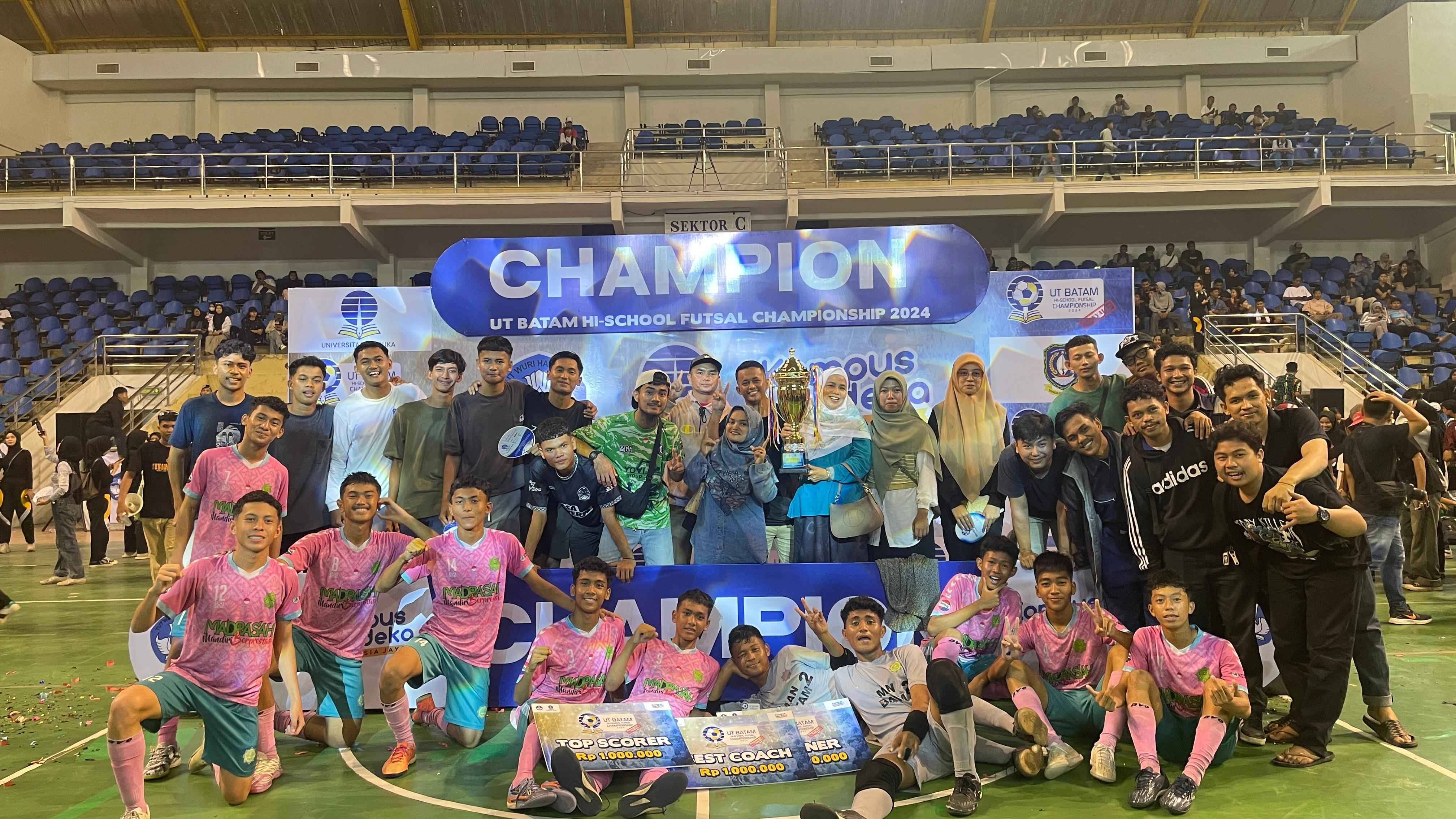 Tim Futsal MA USB Filial MAN Batam Meraih Juara 1 pada Ajang Hi-Futsal Championship 2024