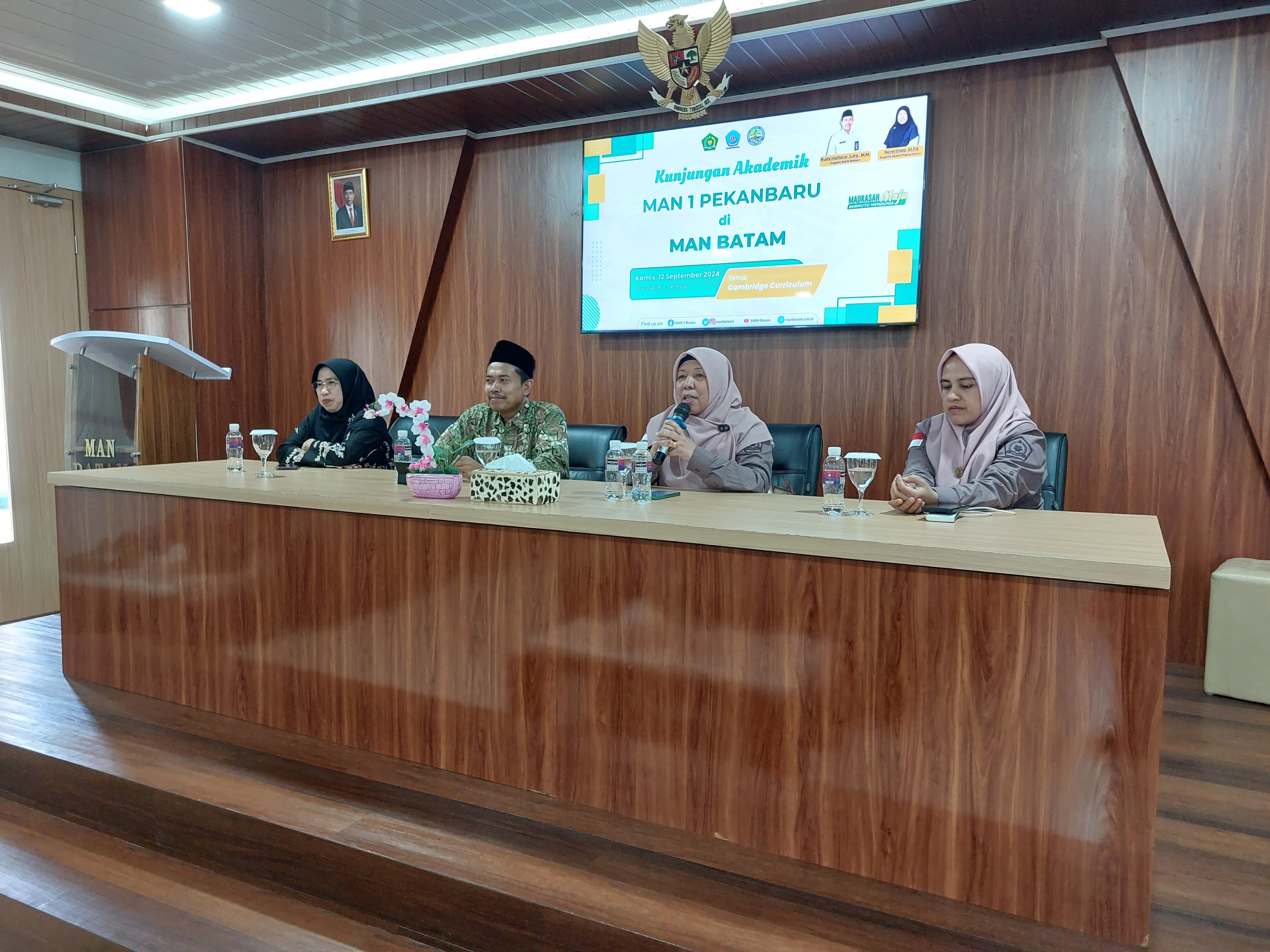 Sukses Jalani Program Cambridge, MAN Batam Terima Kunjungan Akademik MAN 1 Pekanbaru