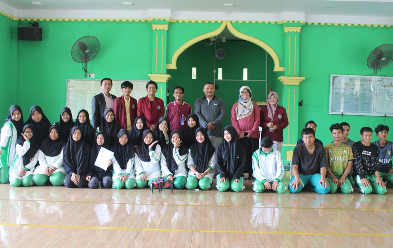 Siswa MA Manba'ul Hidayah Antusias Mengikuti Sosialisasi Robotik Bersama Sekolah Tinggi STIKOM Muhammadiyah Batam