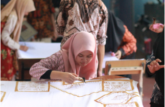 Peringati Hari Batik Nasional 2024, MAN IC Batam Sukses Selenggarakan Kegiatan Membatik