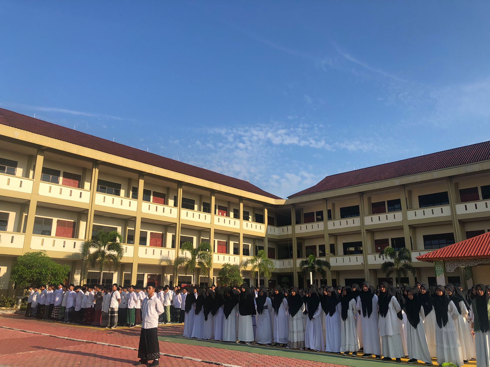 Semarakkan Hari Santri Nasional, MAN 1 Kota Batam Laksanakan Upacara