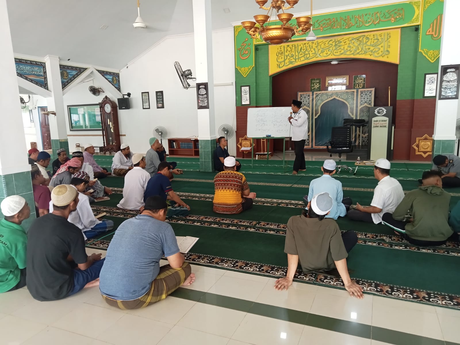 Tingkatkan Ilmu Tajwid Warga Binaan, Penyuluh Agama Islam Berikan Binluh di Lapas Barelang