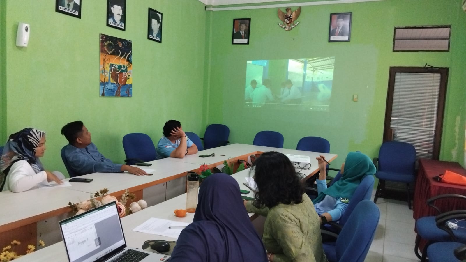 Team Kreatif Kementerian Agama Kota Batam Melakukan Penilaian Terhadap Lomba Video Moderasi Beragama