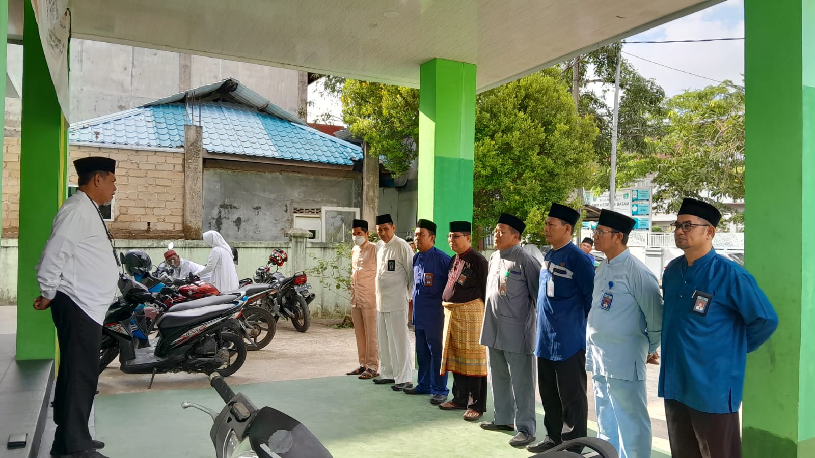 Pagi ini, Syukri Ilyas Pimpin Apel Pagi di KUA Bengkong