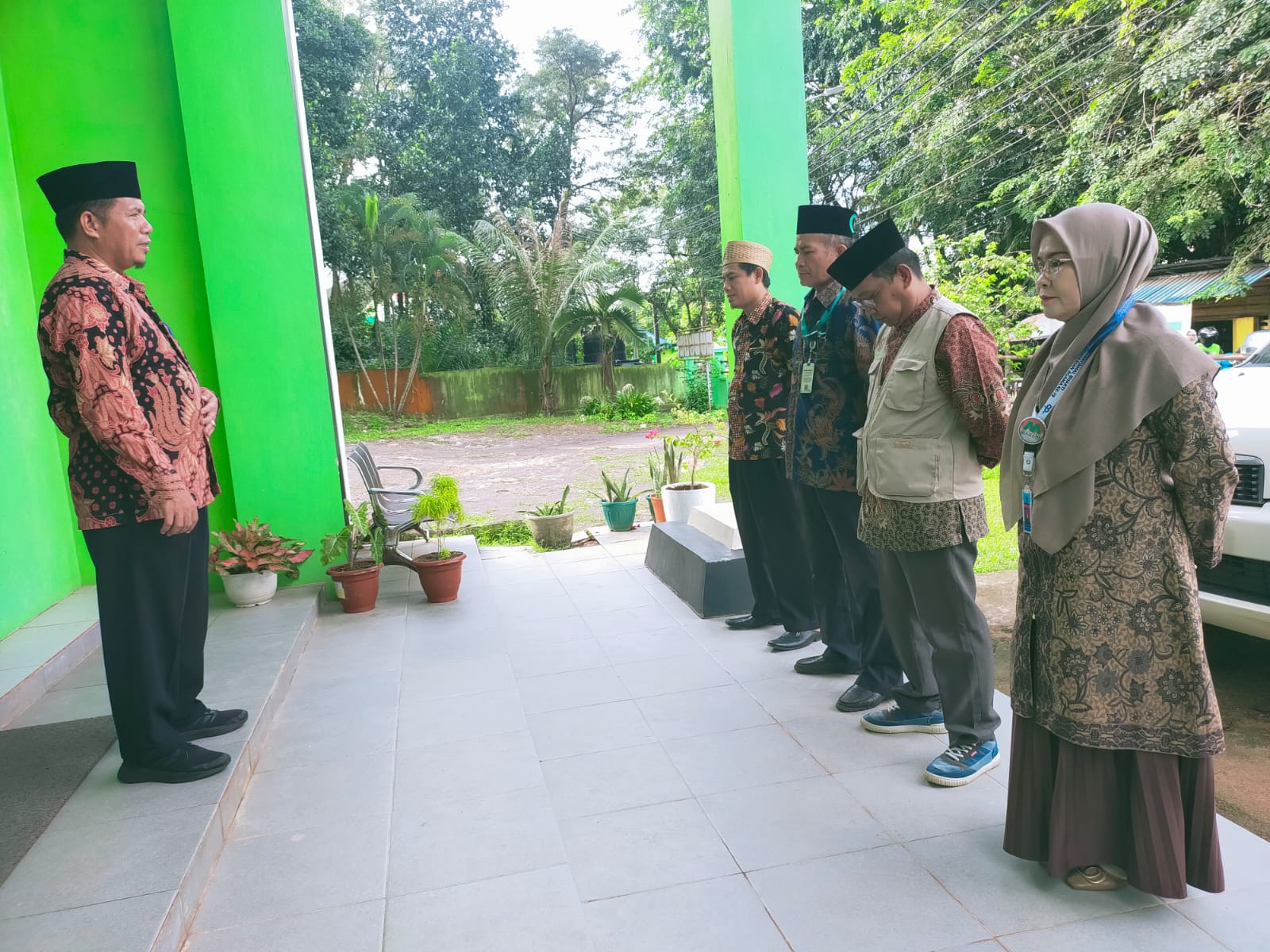 KUA Sekupang Gelar Apel Pagi, Adamrin : Jaga Kebersihan Kantor