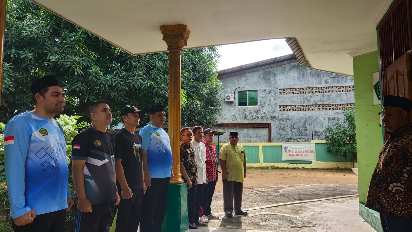 Gelar Apel Pagi, Kepala KUA Batu Ampar Ingatkan 5S Dalam Pelayanan