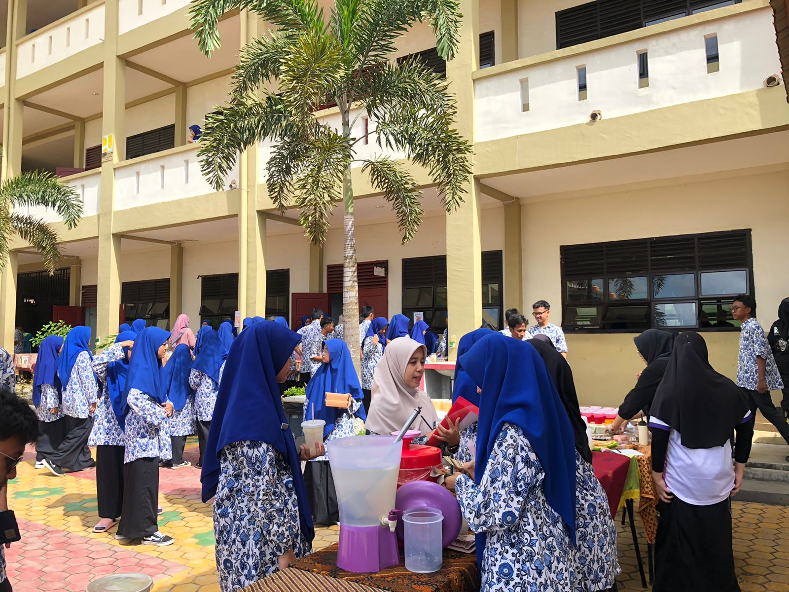 Antusiasme Meriah di Hari Kedua Bazar P5P2RA Siswa Kelas XII MAN 1 Kota Batam