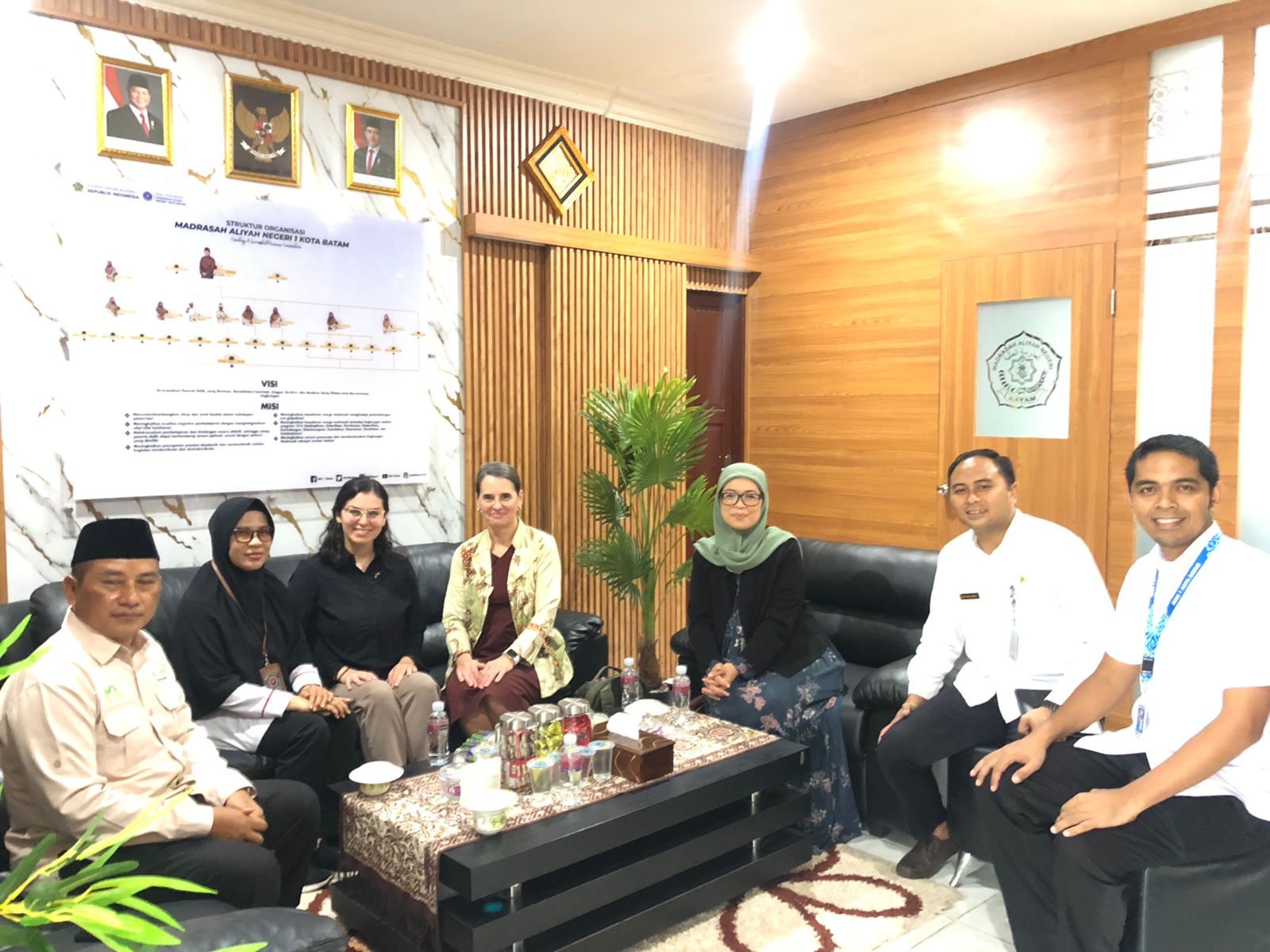 MAN 1 Kota Batam Sambut Kunjungan Perwakilan Kedutaan Besar Amerika Serikat dalam Program 