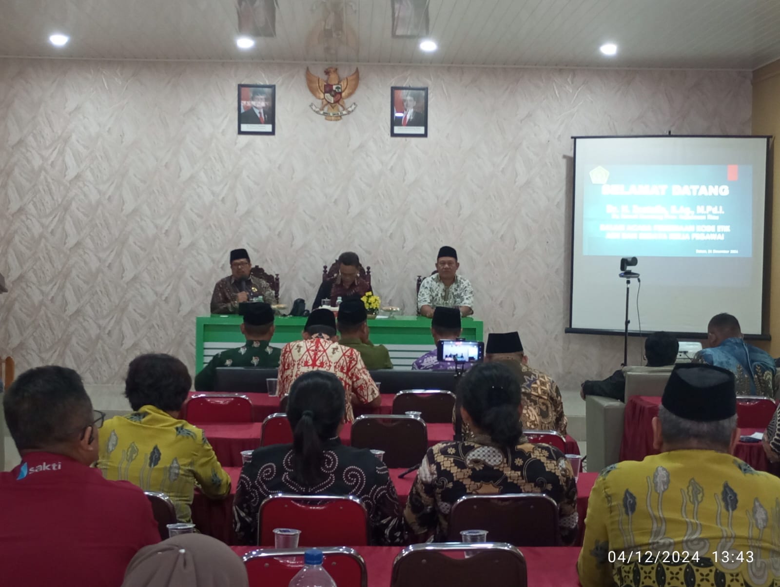 Kepala Kanwil Kemenag Kepri Berikan Pembinaan Kode Etik ASN dan Budaya Kerja di Kantor Kemenag Kota Batam