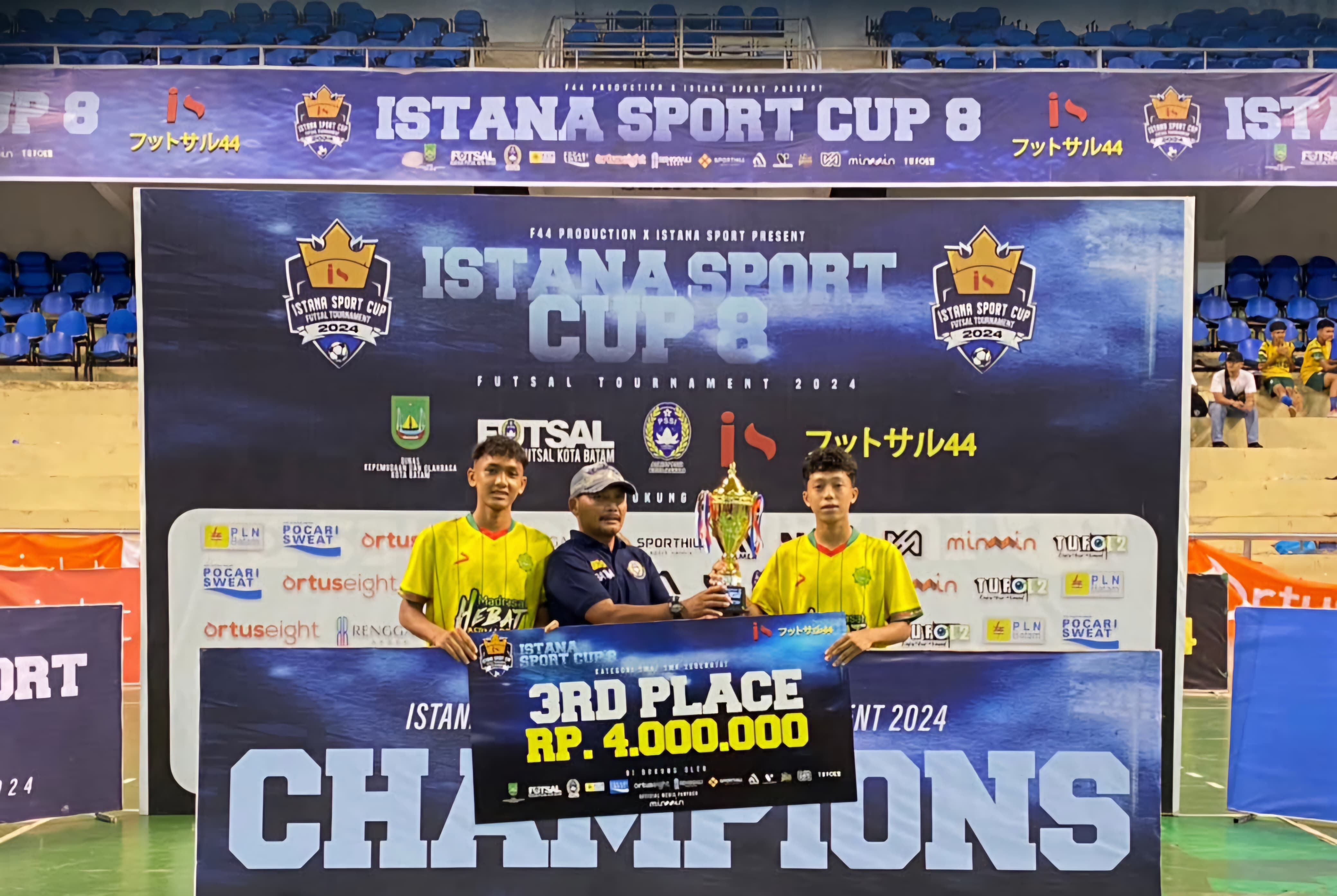 Tim Futsal MAN 2 Batam Berhasil Meraih Juara 3 Pada Ajang Pertandingan Istana Sport Cup 8 Futsal Tournament 2024