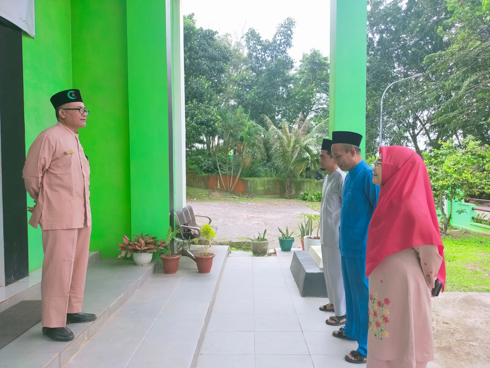 KUA Sekupang Gelar Apel Pagi, Bima Sakti Ingatkan Komitmen Disiplin Terhadap Tugas