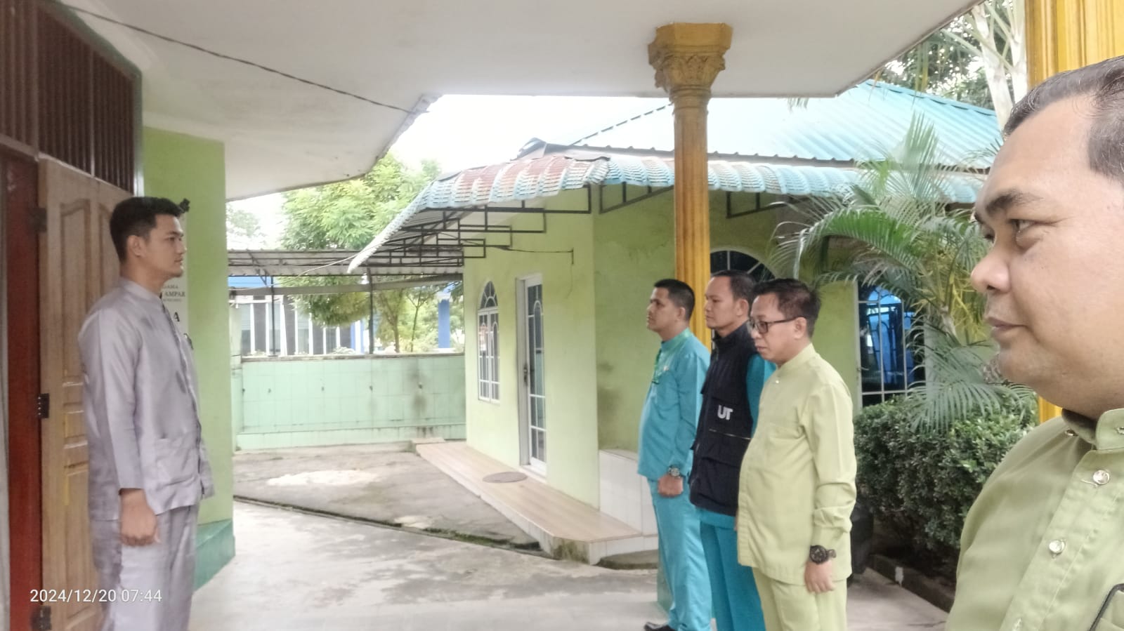 Masrur Tekankan Kedisiplinan dan Semangat Kerja Saat Apel Pagi di KUA Batu Ampar
