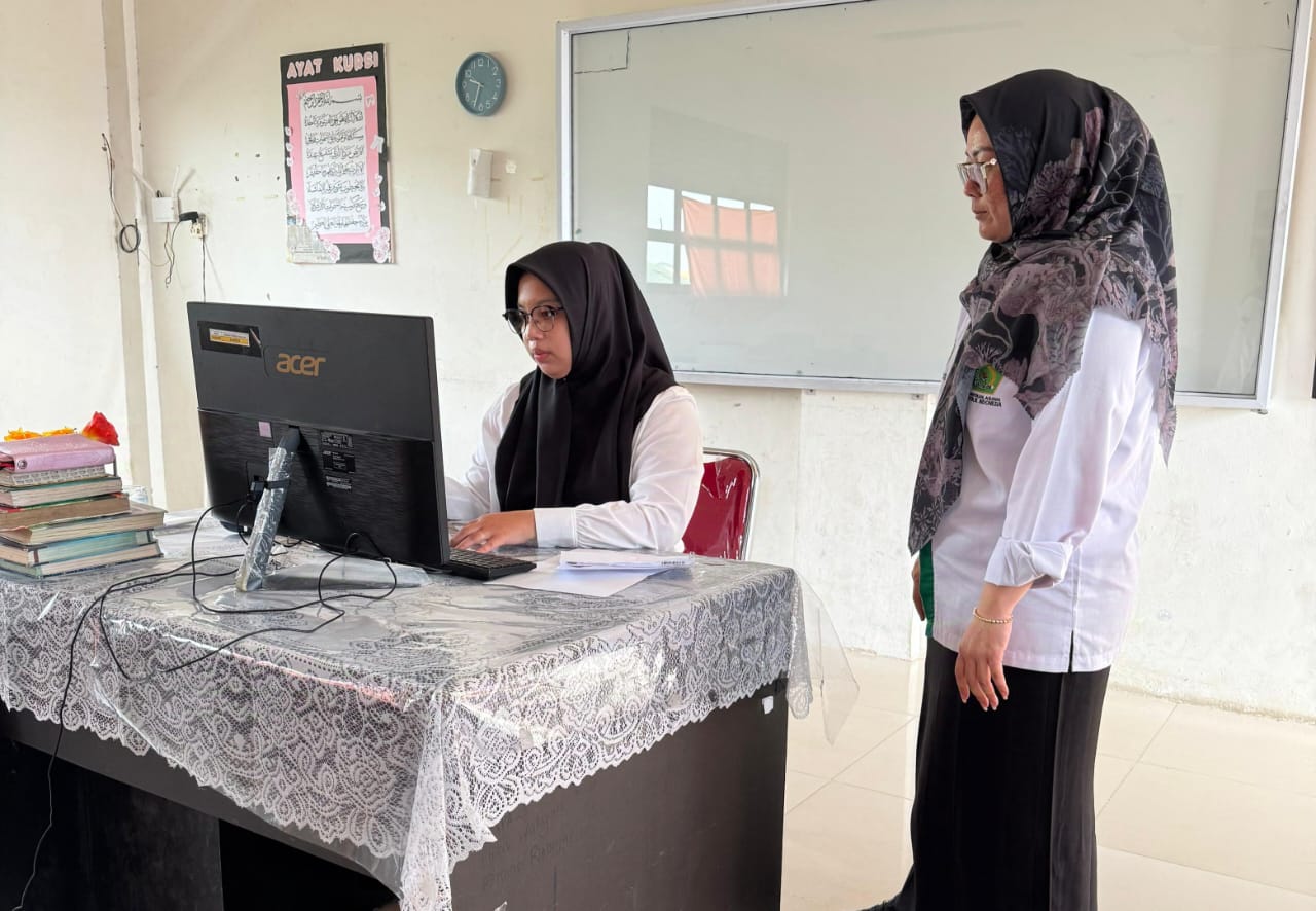 Kasubag TU Kantor Kemenag Kota Batam Pantau Pelaksanaan SKB CPNS