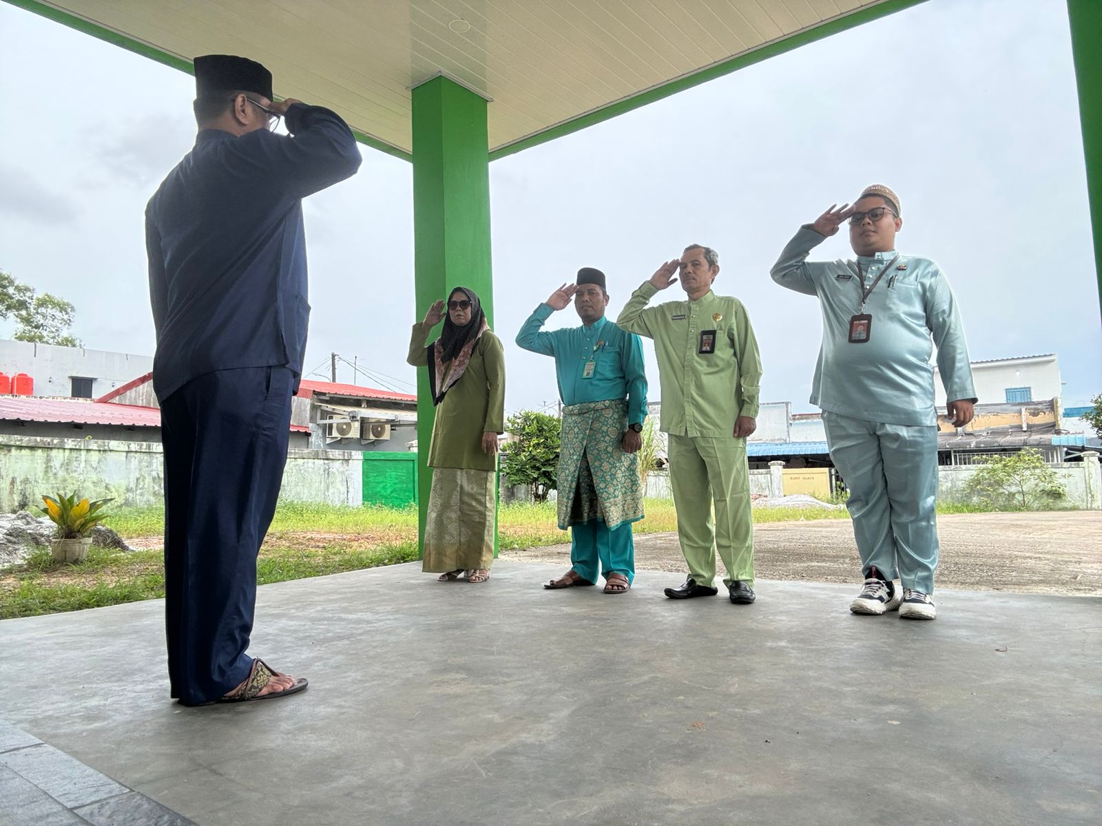 Apel Pagi di KUA Lubuk Baja: Pembina Apel Tekankan Penyelesaian Laporan Tahunan dan SKP