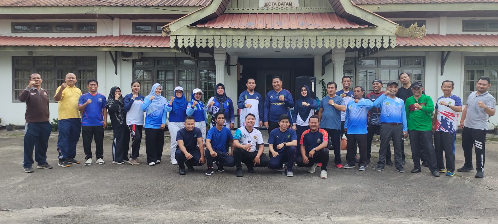 Pegawai KUA Sekupang Laksanakan Senam Pagi Bersama di Kantor Damkar Kota Batam: Pererat Silaturahmi Antarinstansi