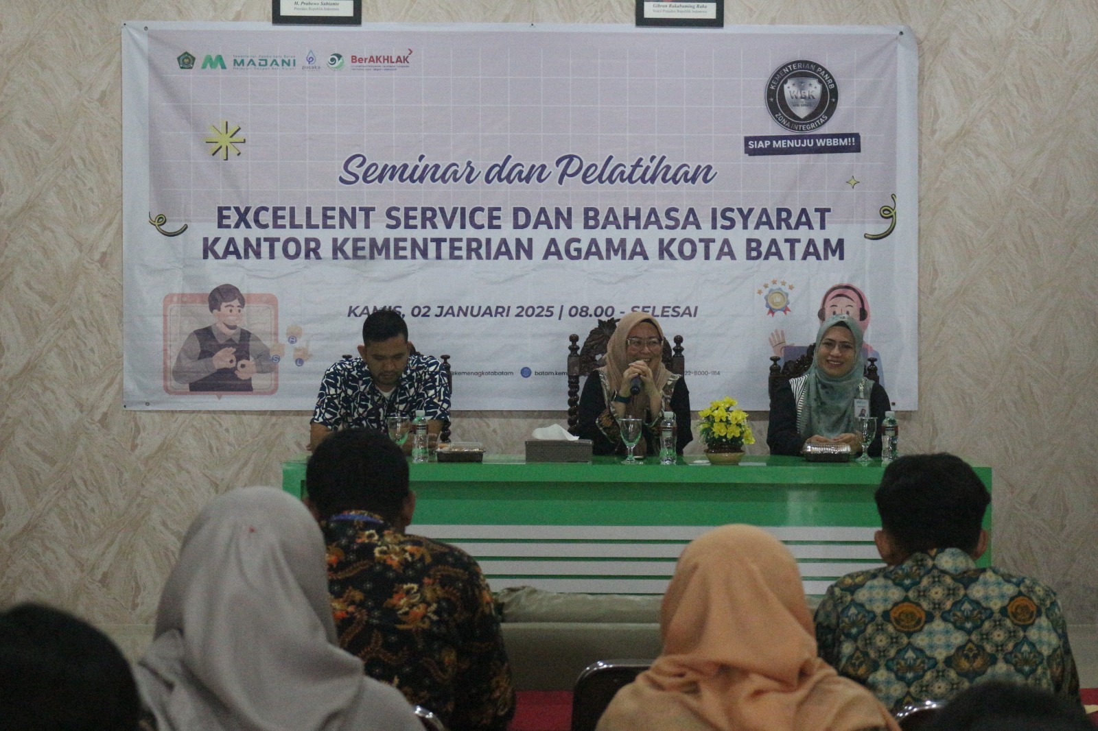 Tingkatkan Layanan, Kantor Kemenag Kota Batam Gelar Seminar dan Pelatihan Excellent Service dan Bahasa Isyarat 