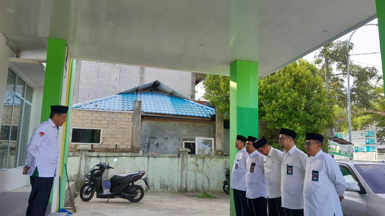 KUA Bengkong Gelar Apel Pagi, Alikek : Jaga Kesehatan