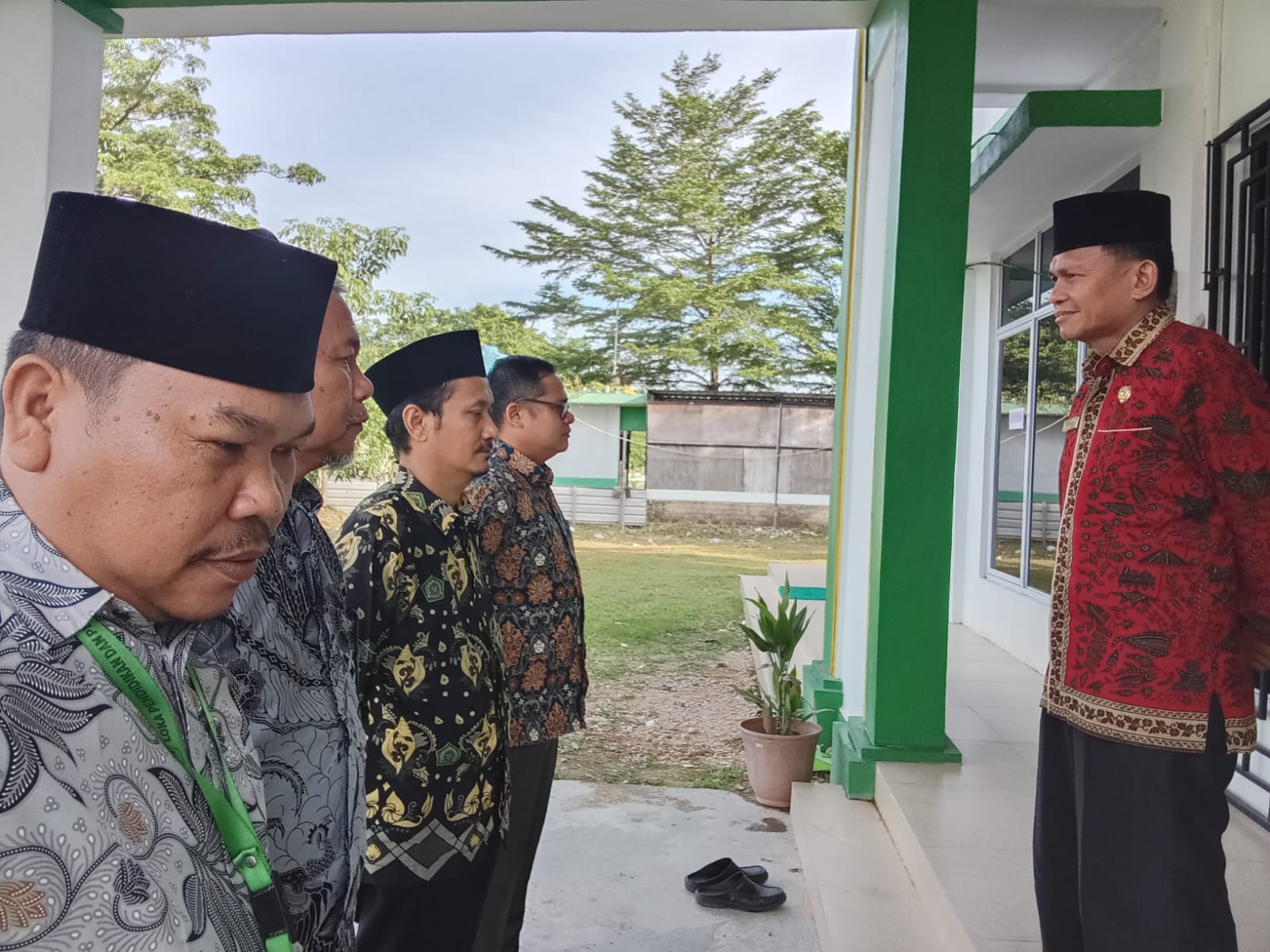 KUA Sagulung Gelar Apel Pagi, Pembina Apel Ingatkan Pentingnya Rasa Syukur dan Dukungan Haul Akbar Kota Batam Ke-15