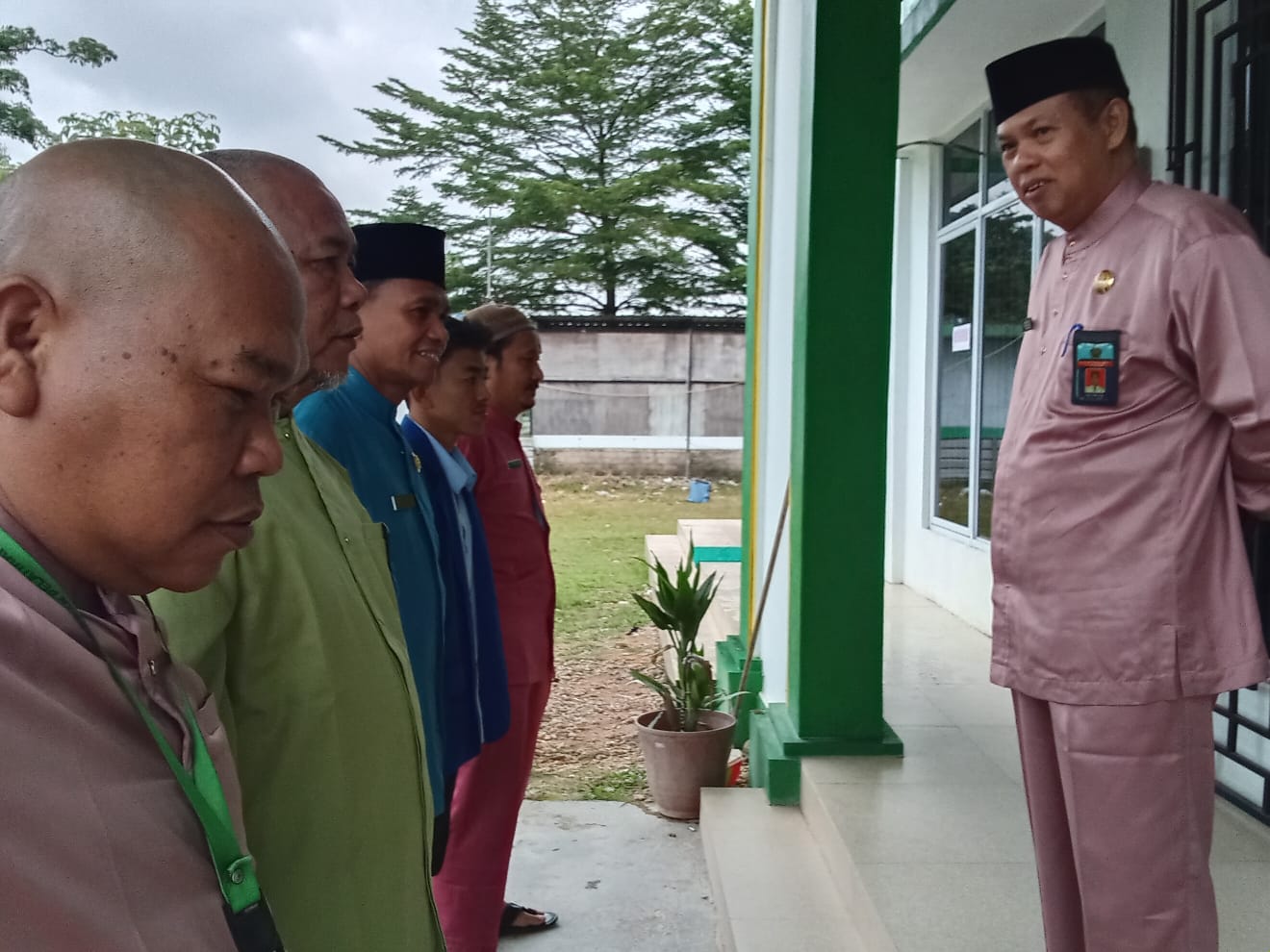 KUA Sagulung Gelar Apel Pagi, Kepala KUA Tekankan Pentingnya Kebersihan dan Pelayanan Prima
